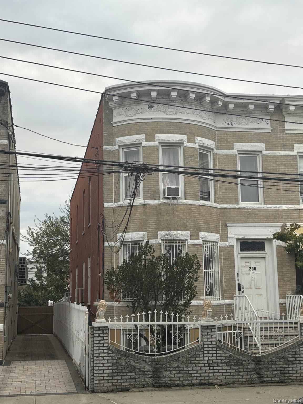 206 Logan Street photo 1
