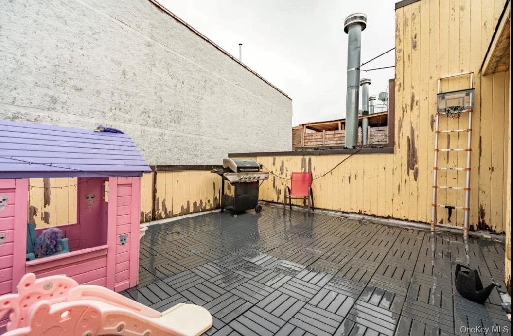 1496 Hicks Street thumbnail 4