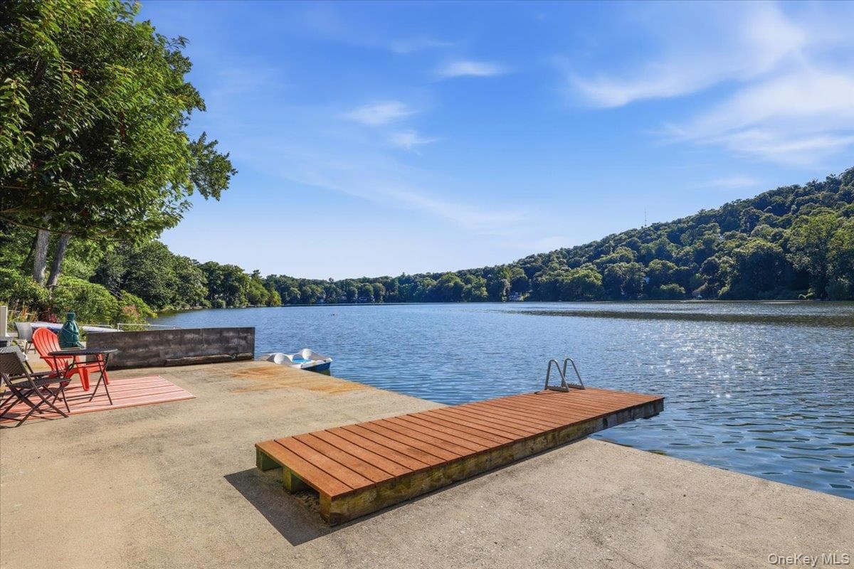 65 Lake Drive thumbnail 15