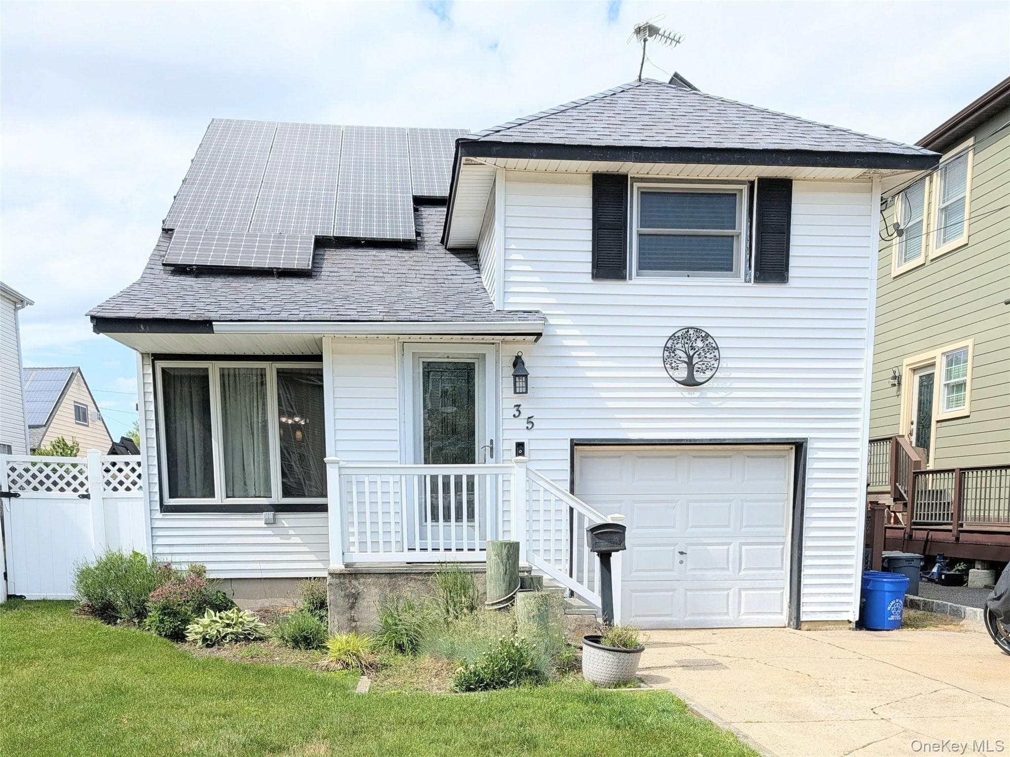 35 E Jackson Avenue, Babylon