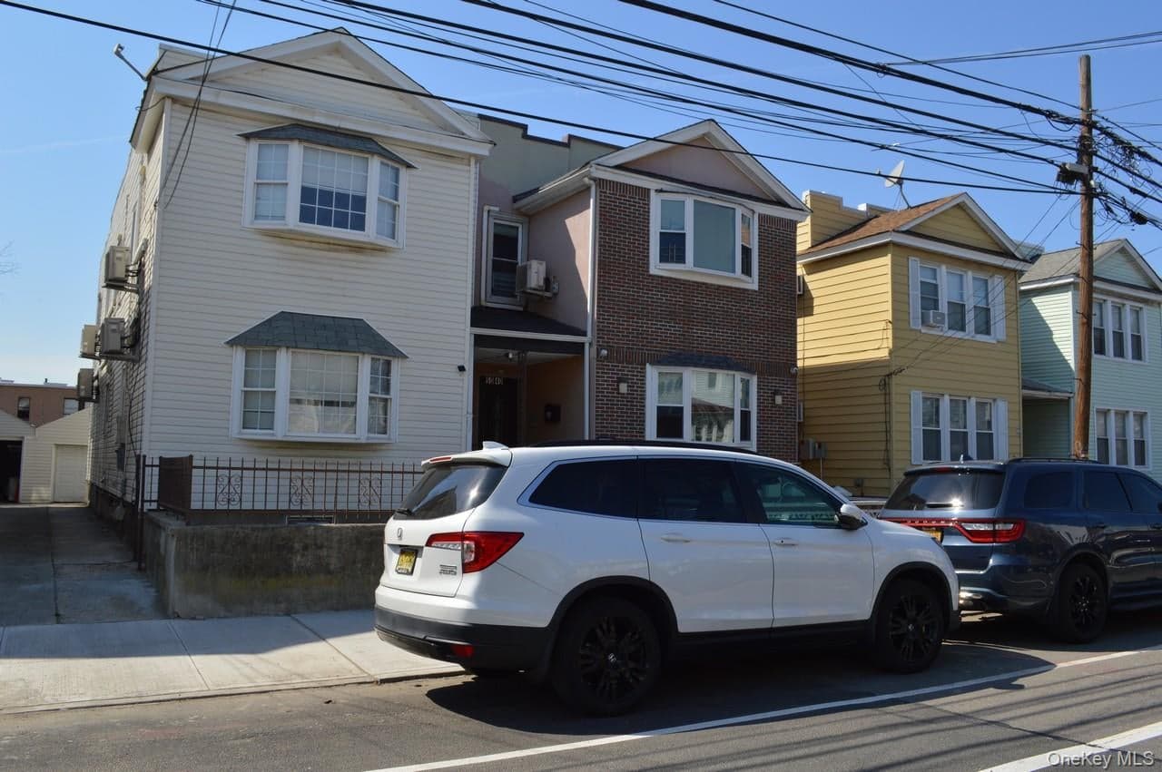5044 47th Street, Woodside