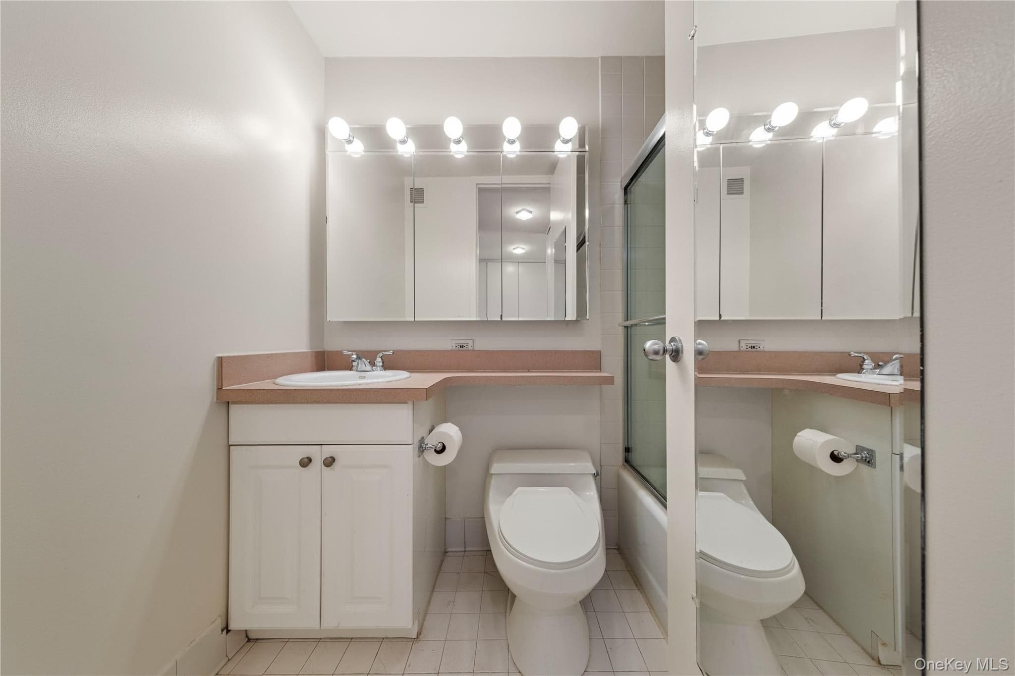 1 Irving Place Unit: U17H thumbnail 2