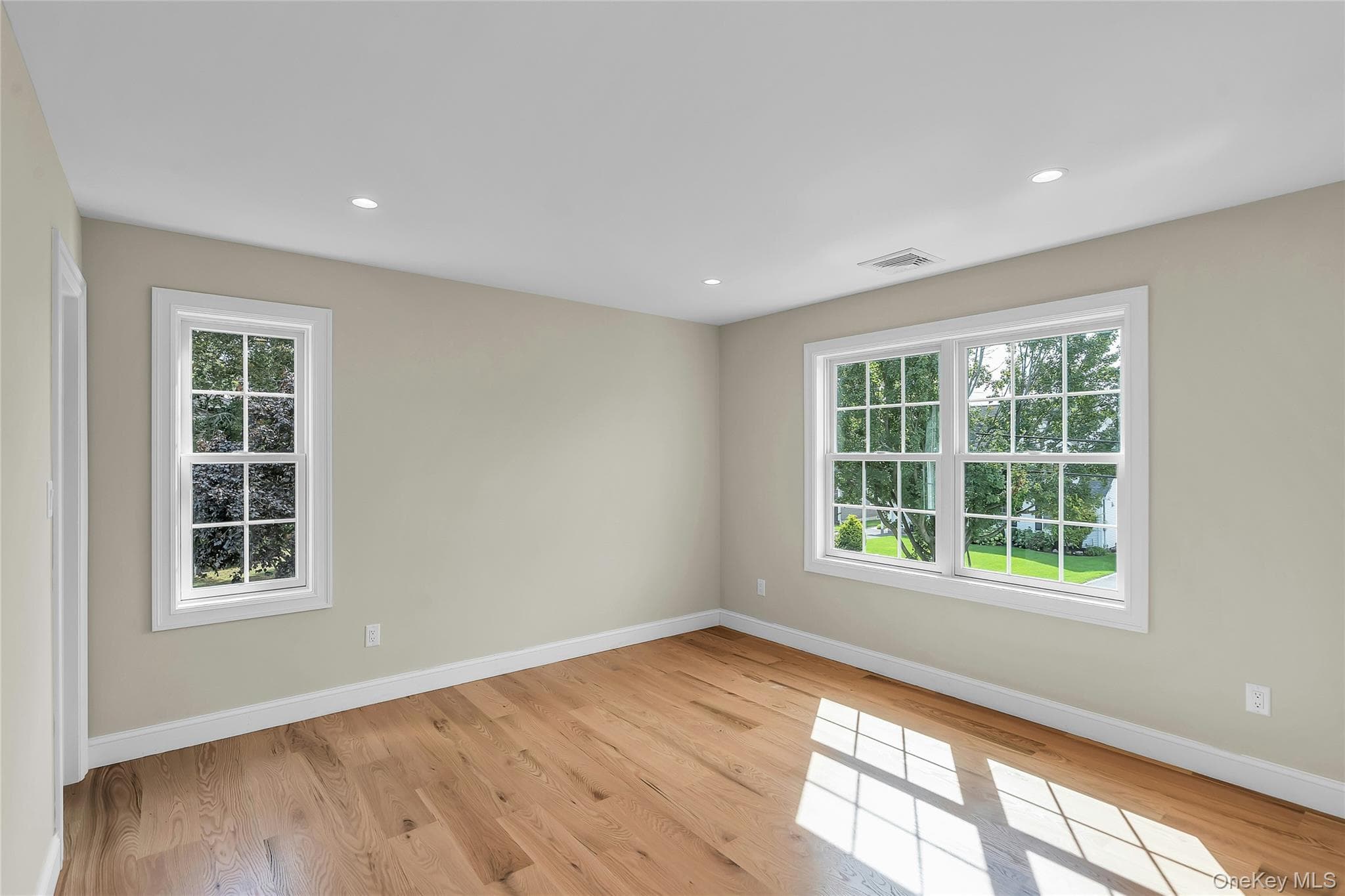 52 Linden Avenue thumbnail 15