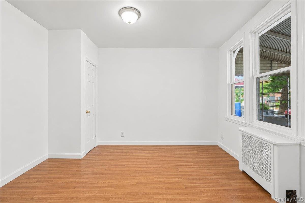 1022 E 219th Street thumbnail 9