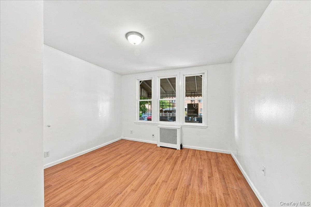 1022 E 219th Street thumbnail 8