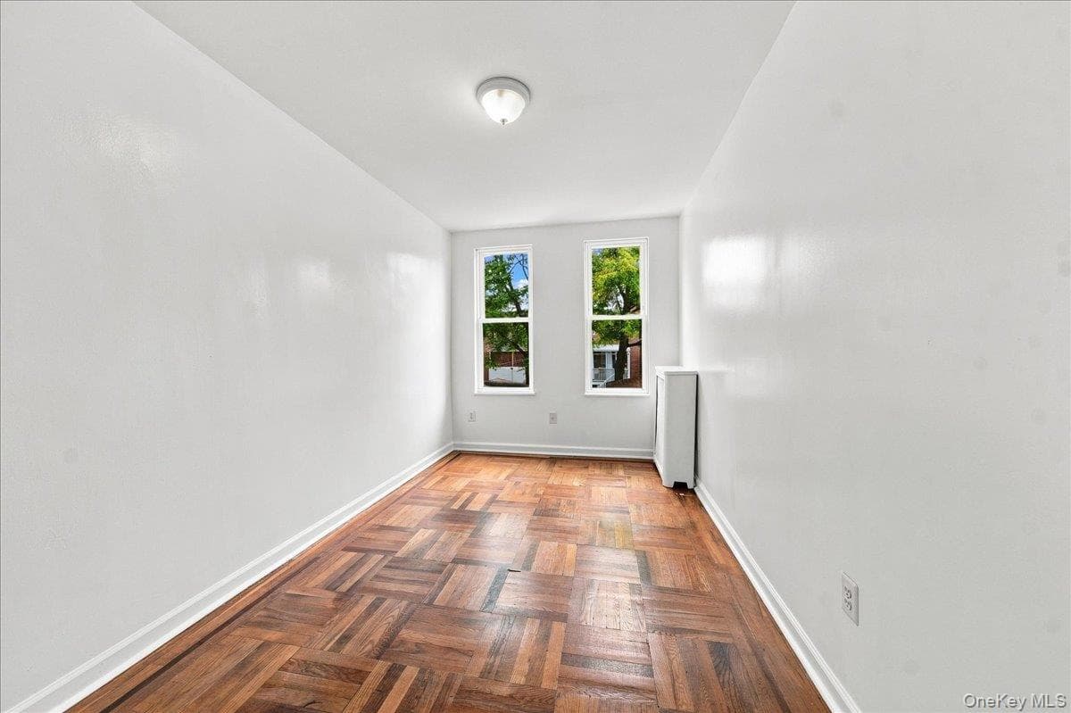 1022 E 219th Street thumbnail 5