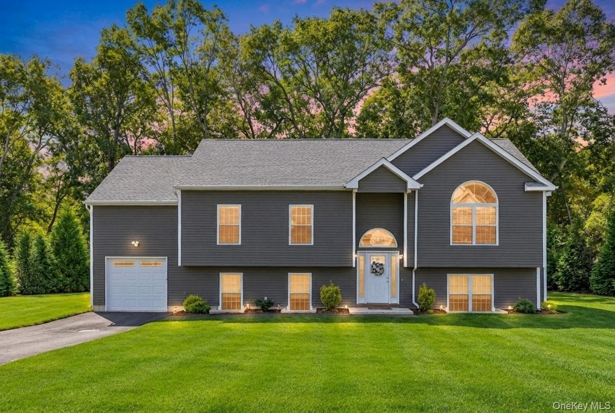 77 Maple Wood Lane, Riverhead