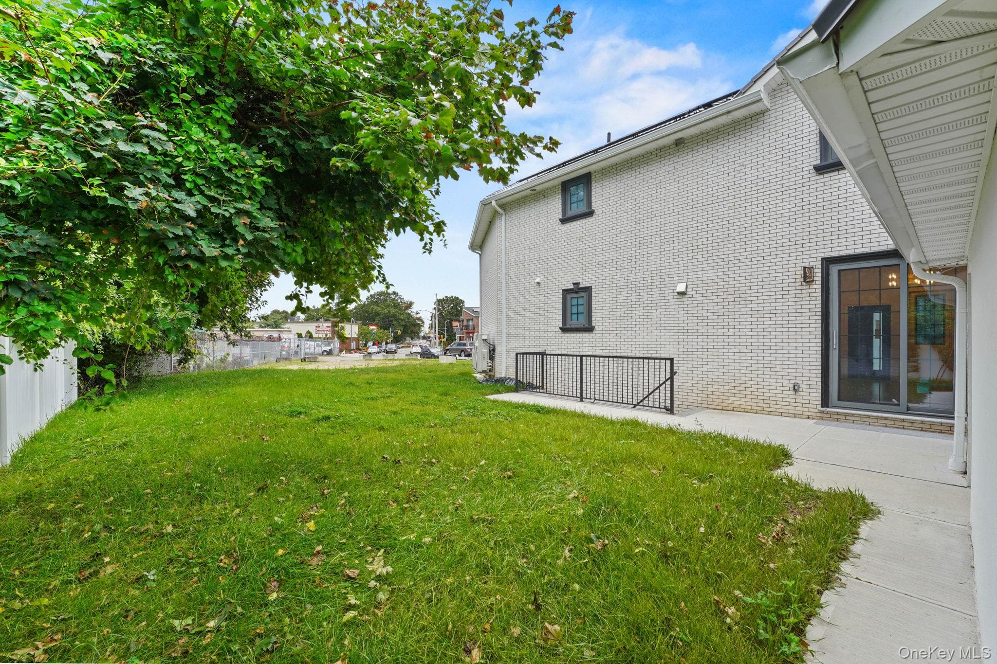 15033 Hawtree Street thumbnail 13