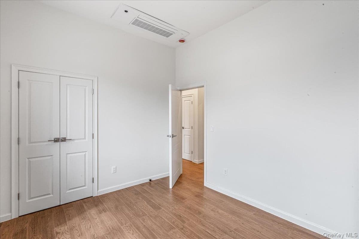 15033 Hawtree Street thumbnail 23