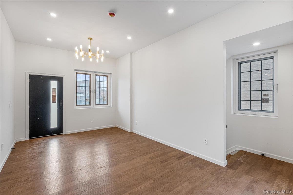 15033 Hawtree Street thumbnail 18