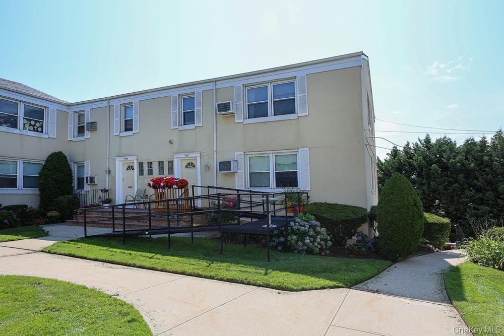71-11 252 Street Unit: 195B thumbnail 7