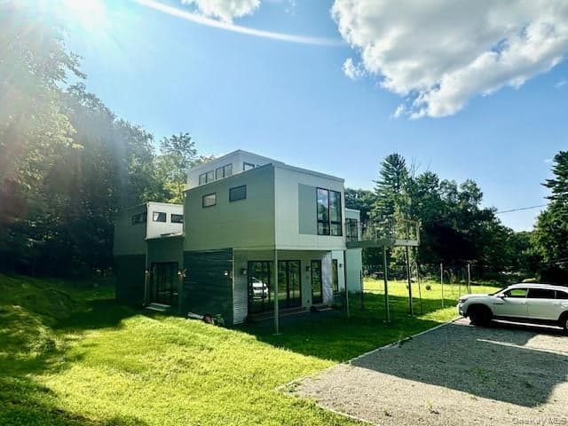 32 Brook Lane photo 1