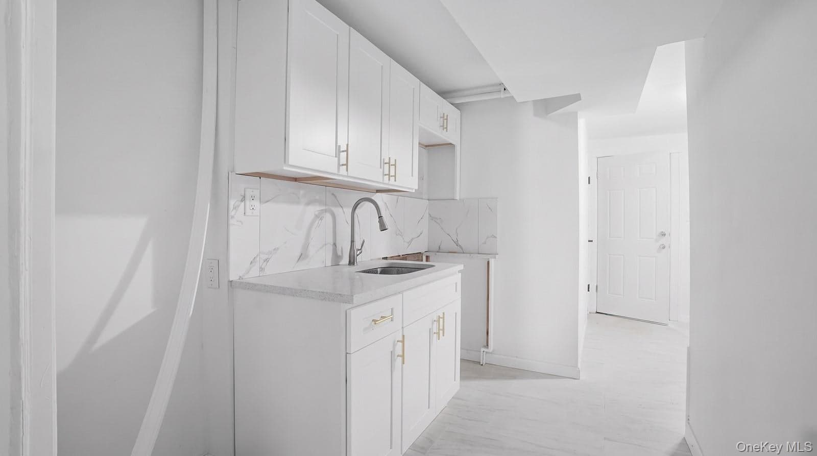 946 E 215th Street thumbnail 13