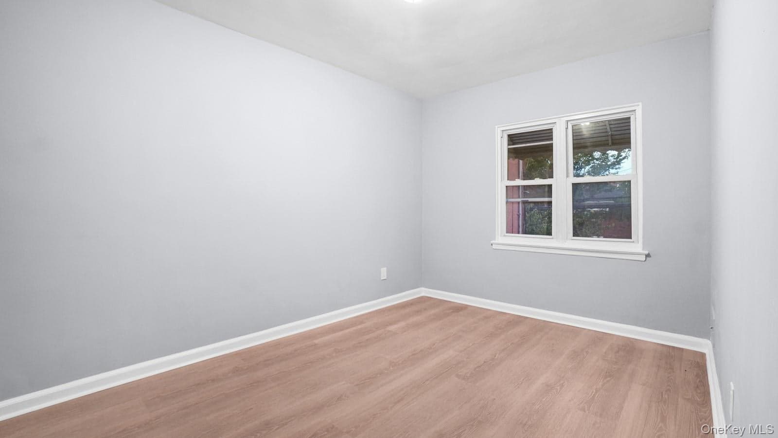 946 E 215th Street thumbnail 16