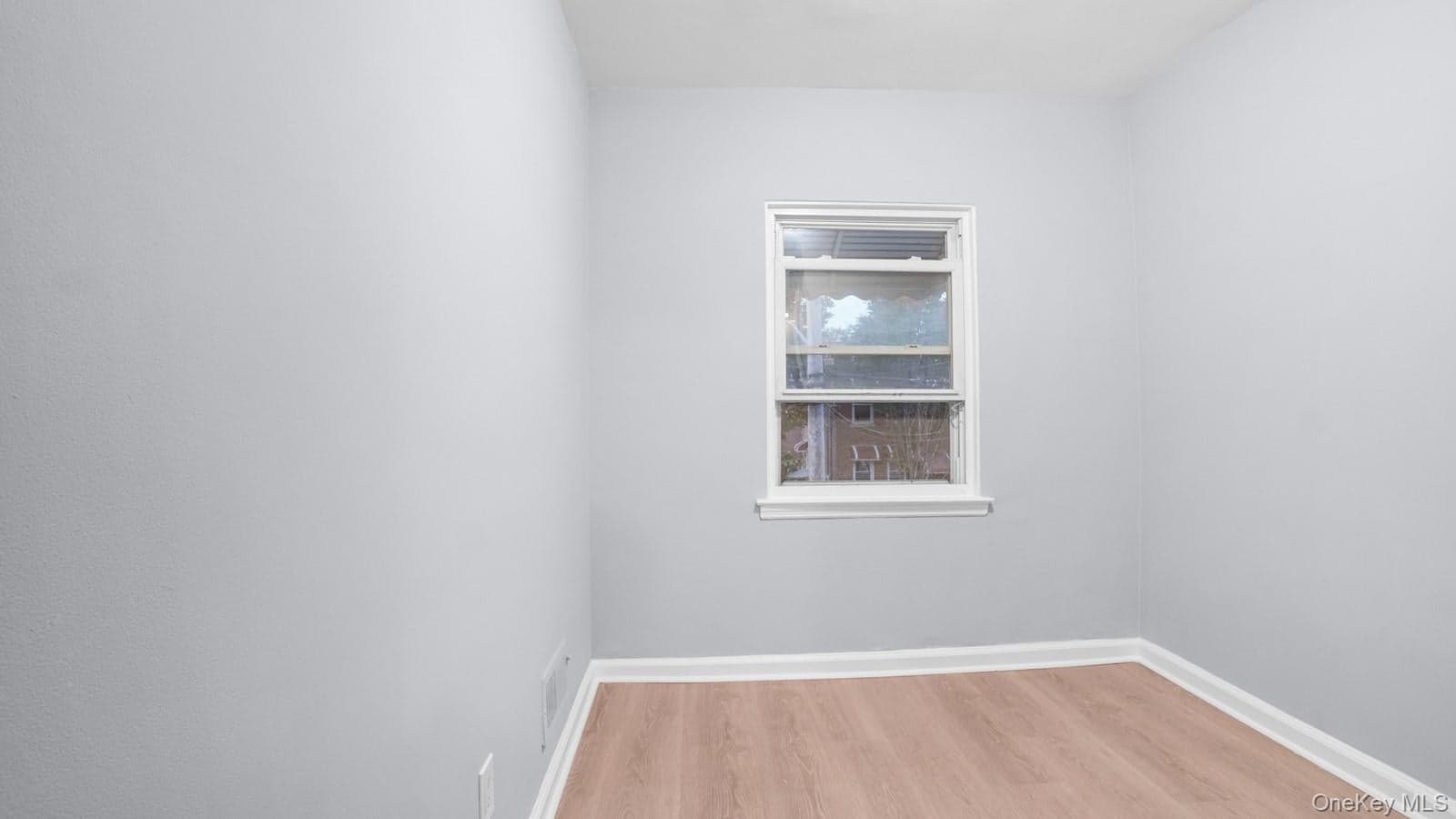 946 E 215th Street thumbnail 17