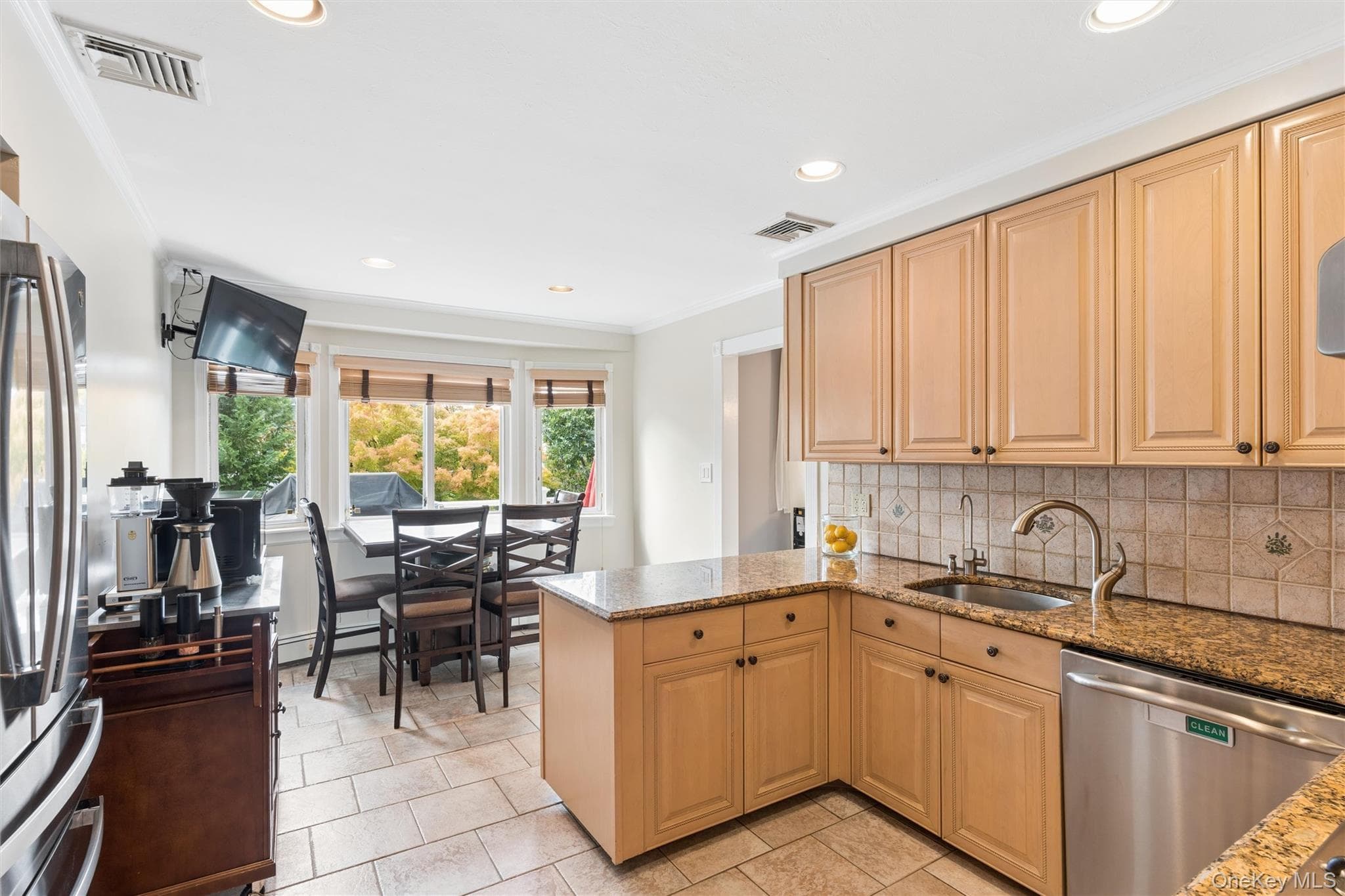 1650 James Street thumbnail 17