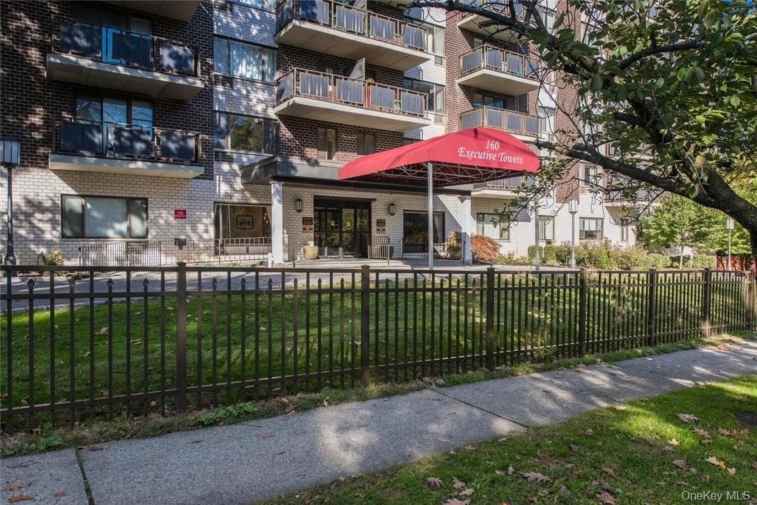 160 Academy Street Unit: 10G, Poughkeepsie