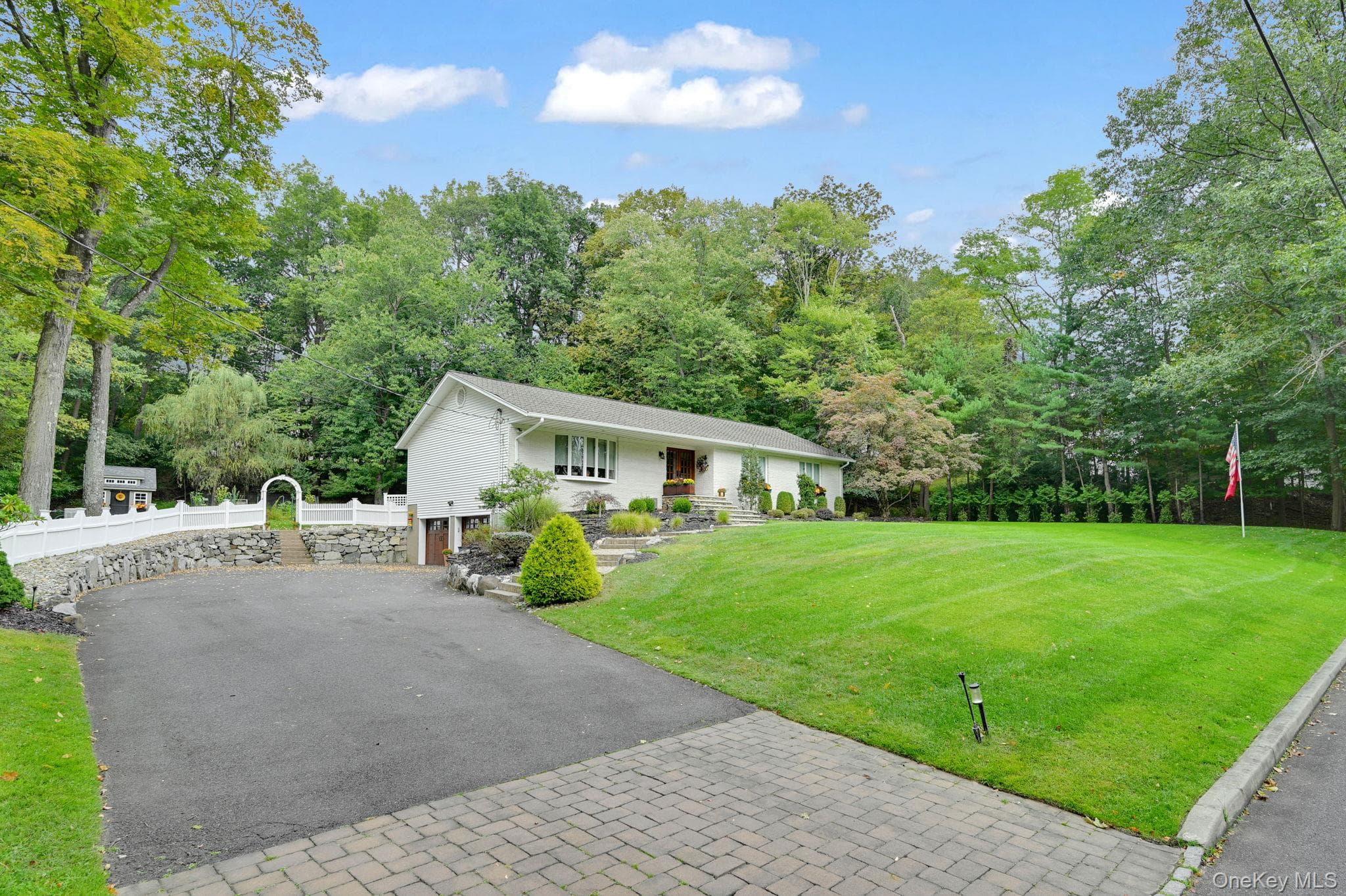 15 Ramapo Lane thumbnail 2