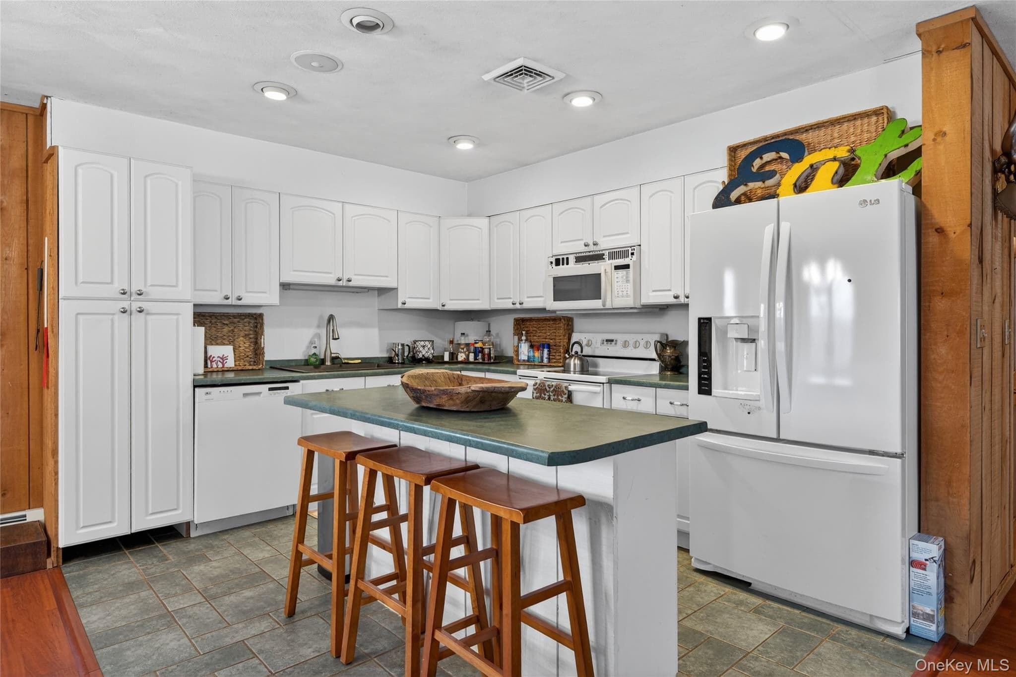 282 W Shore Road thumbnail 12