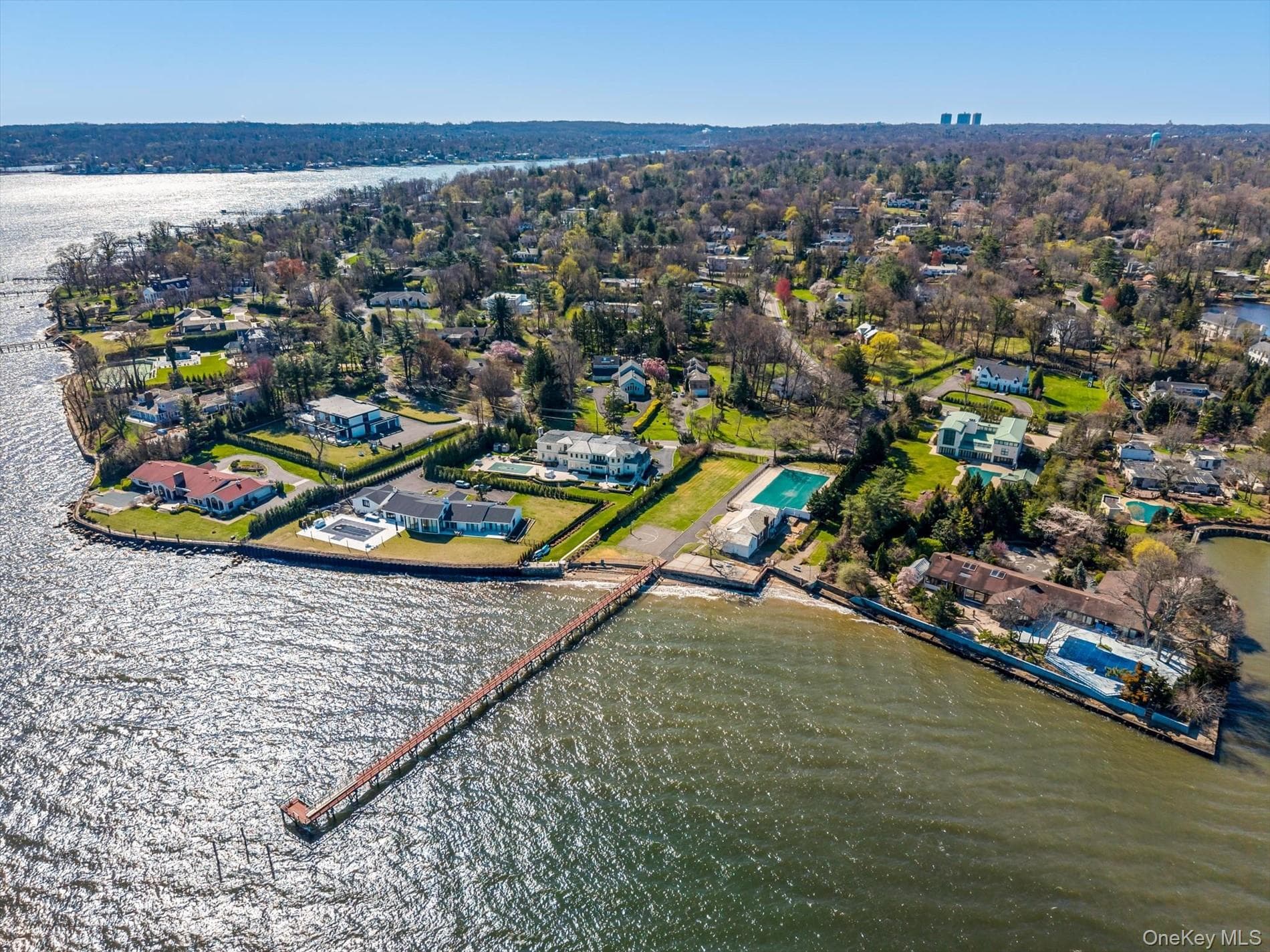 33 Harbour Road, Great Neck