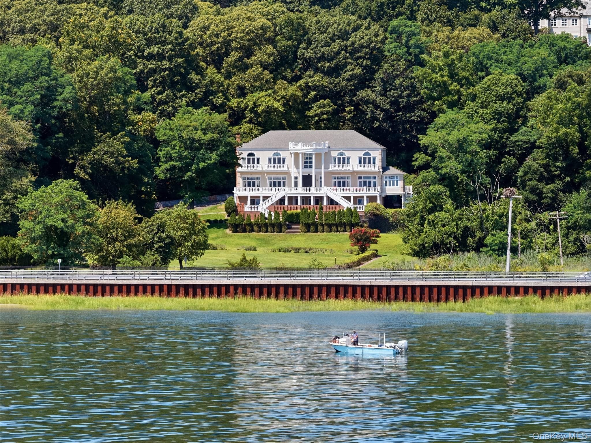 1007 W Shore Road thumbnail 2