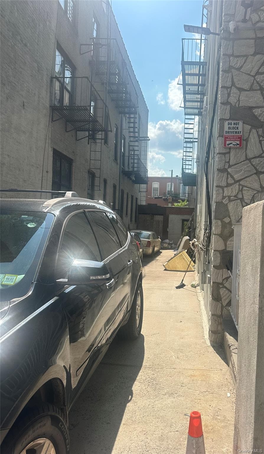 140 E 52nd Street thumbnail 4