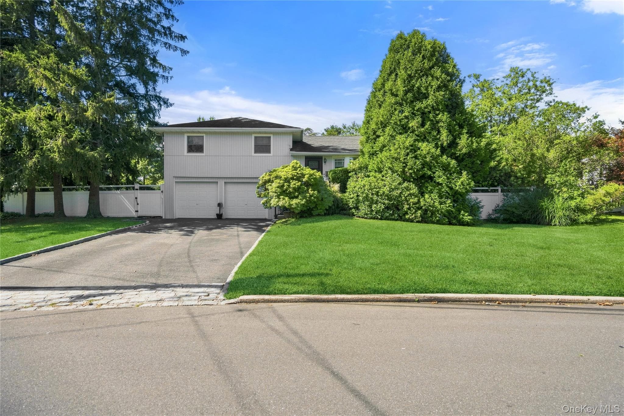19 W Farms Lane, Commack