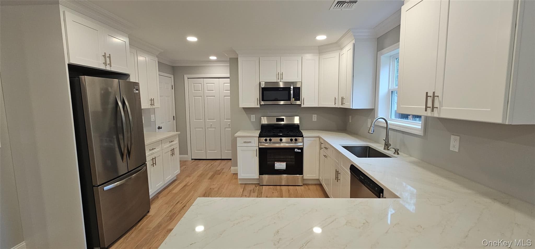 New Construction Wood Avenue thumbnail 4
