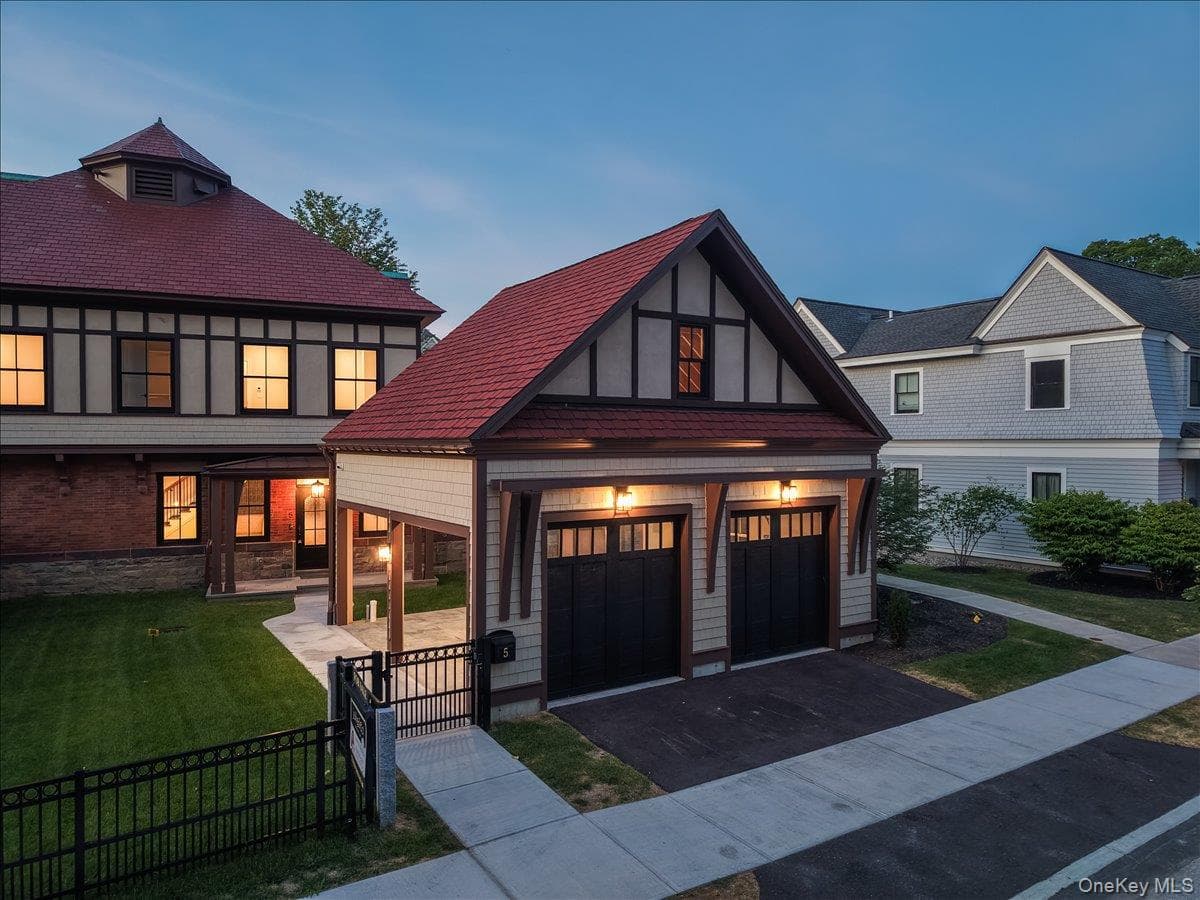 122 Regent Street Unit: 5, Call Listing Agent