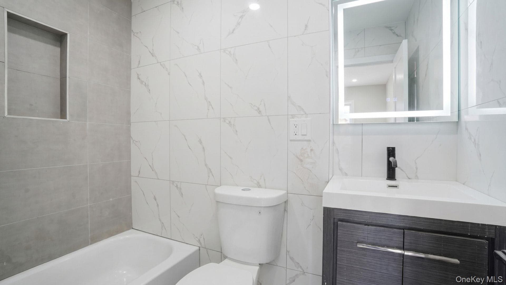 1148 E 211th Street thumbnail 22