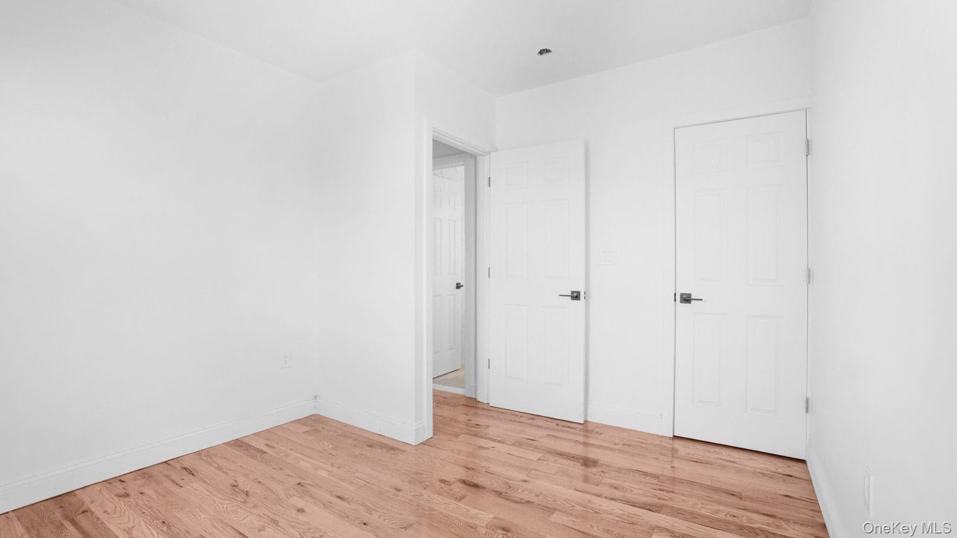 1148 E 211th Street thumbnail 15