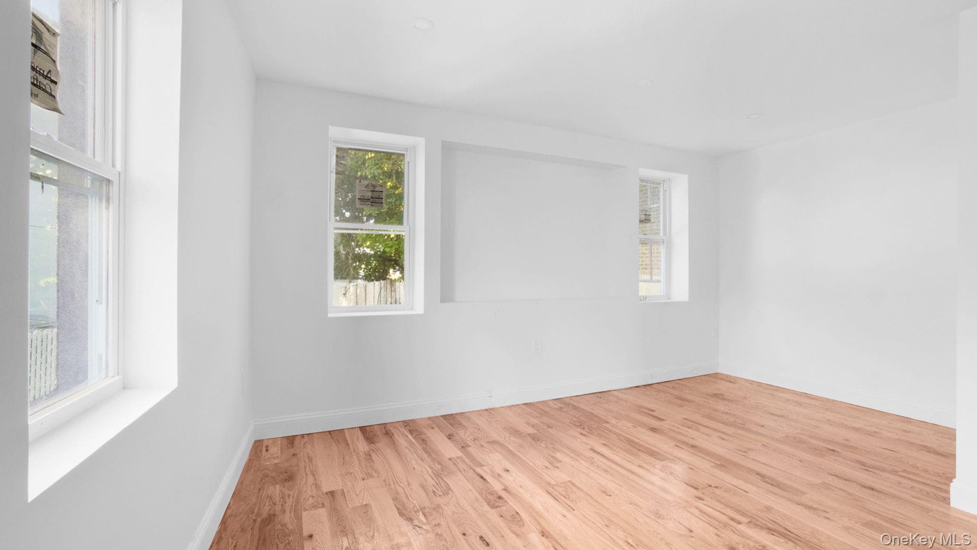 1148 E 211th Street thumbnail 11