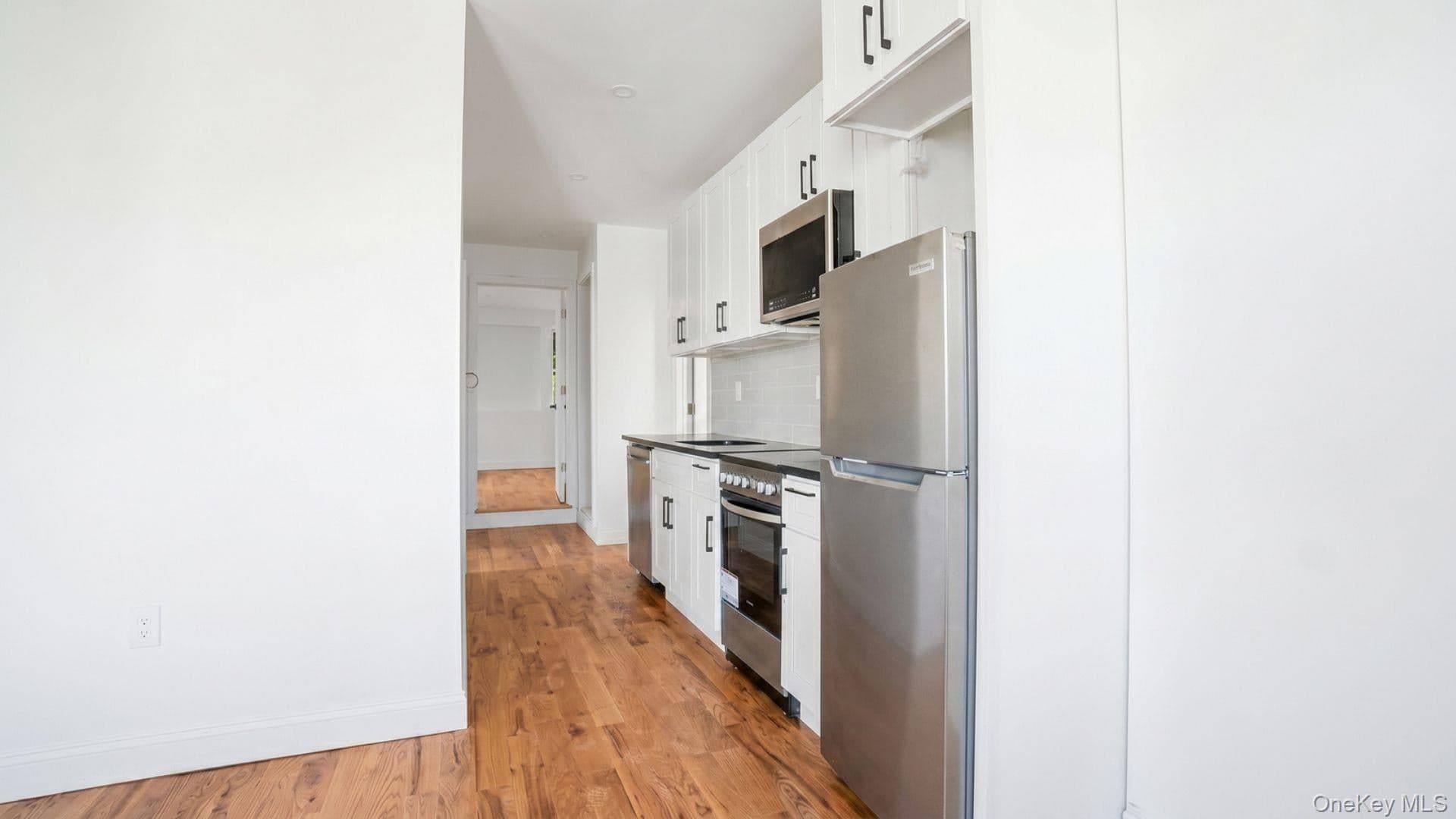 1148 E 211th Street thumbnail 10