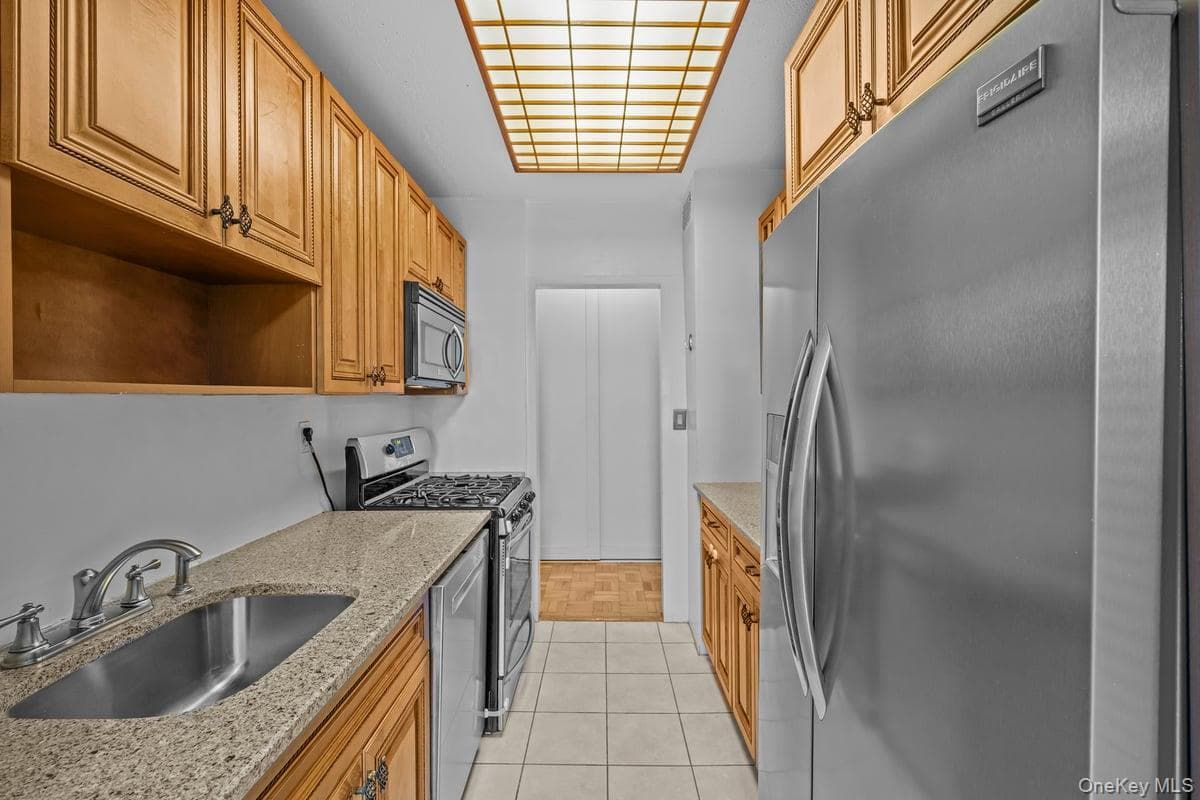 2400 Johnson Avenue Unit: 2F thumbnail 12
