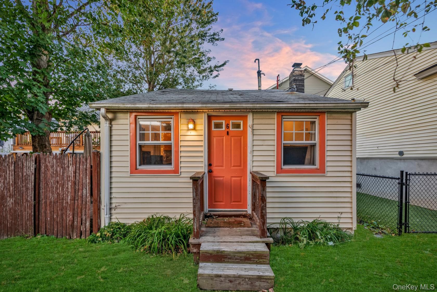 6 Edwin Court photo 1