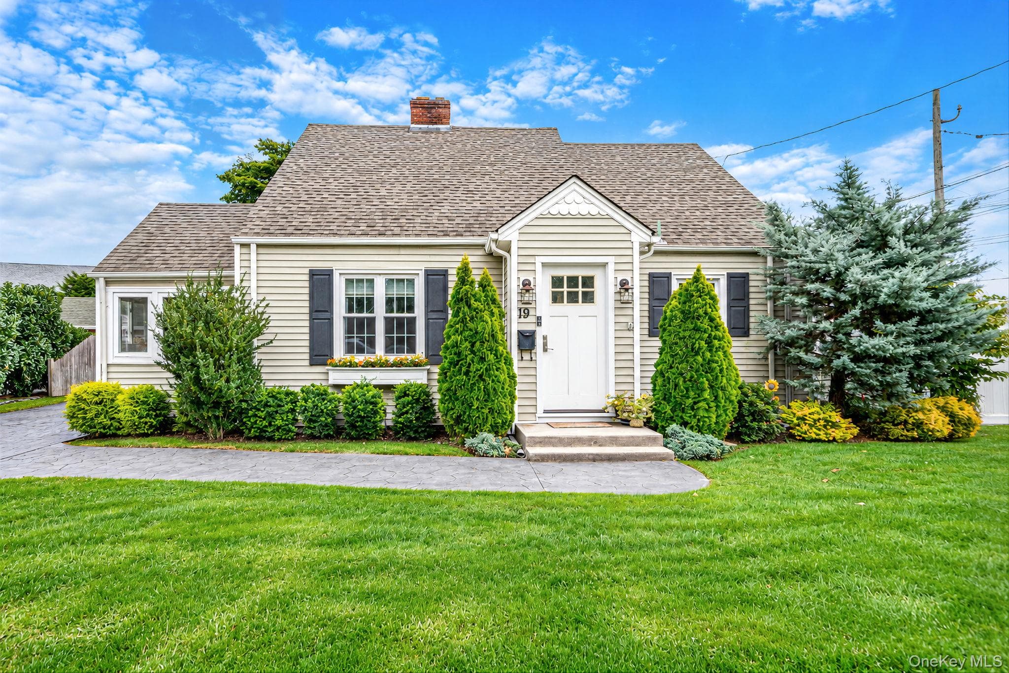 19 Cherry Avenue, West Sayville