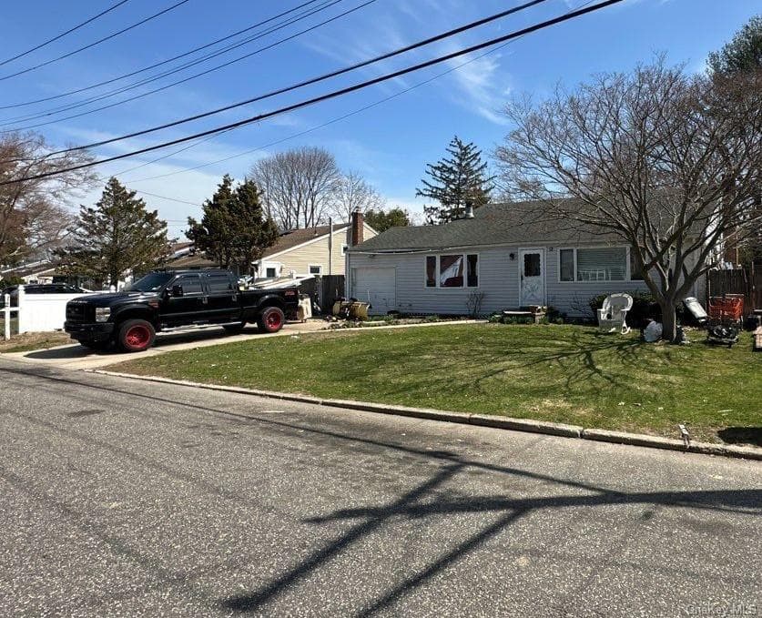 12 Glenwood Lane, Huntington