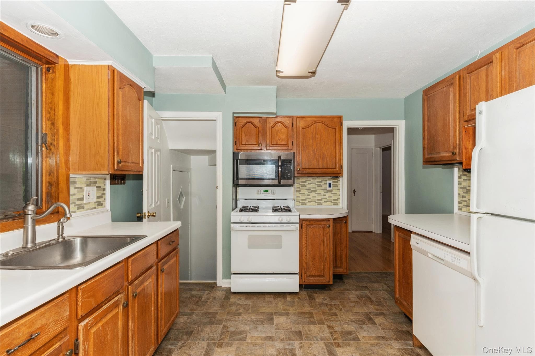 1493 New Hyde Park Drive thumbnail 3