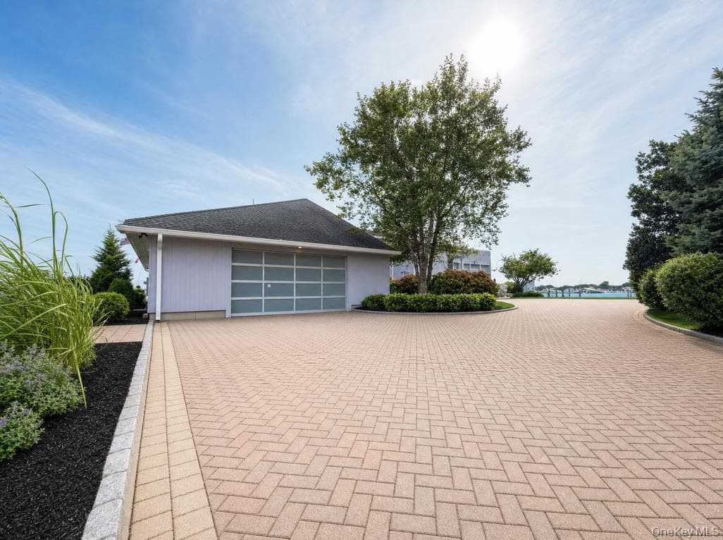 170 S Penataquit Avenue thumbnail 23