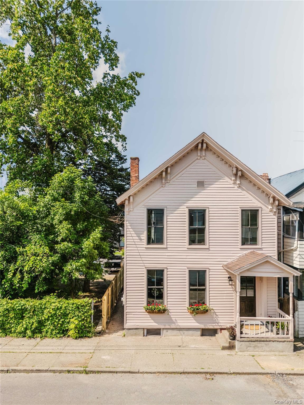 225 Robinson Street thumbnail 39