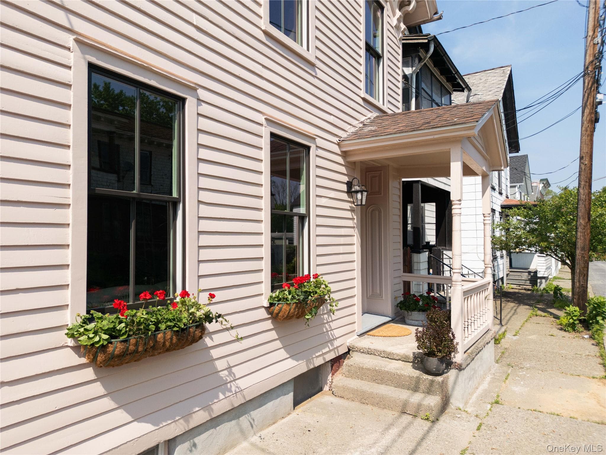 225 Robinson Street thumbnail 40