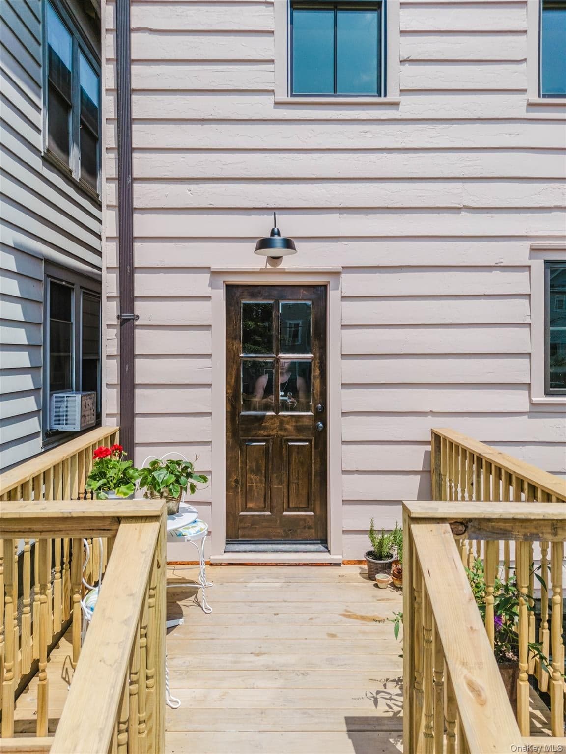 225 Robinson Street thumbnail 42