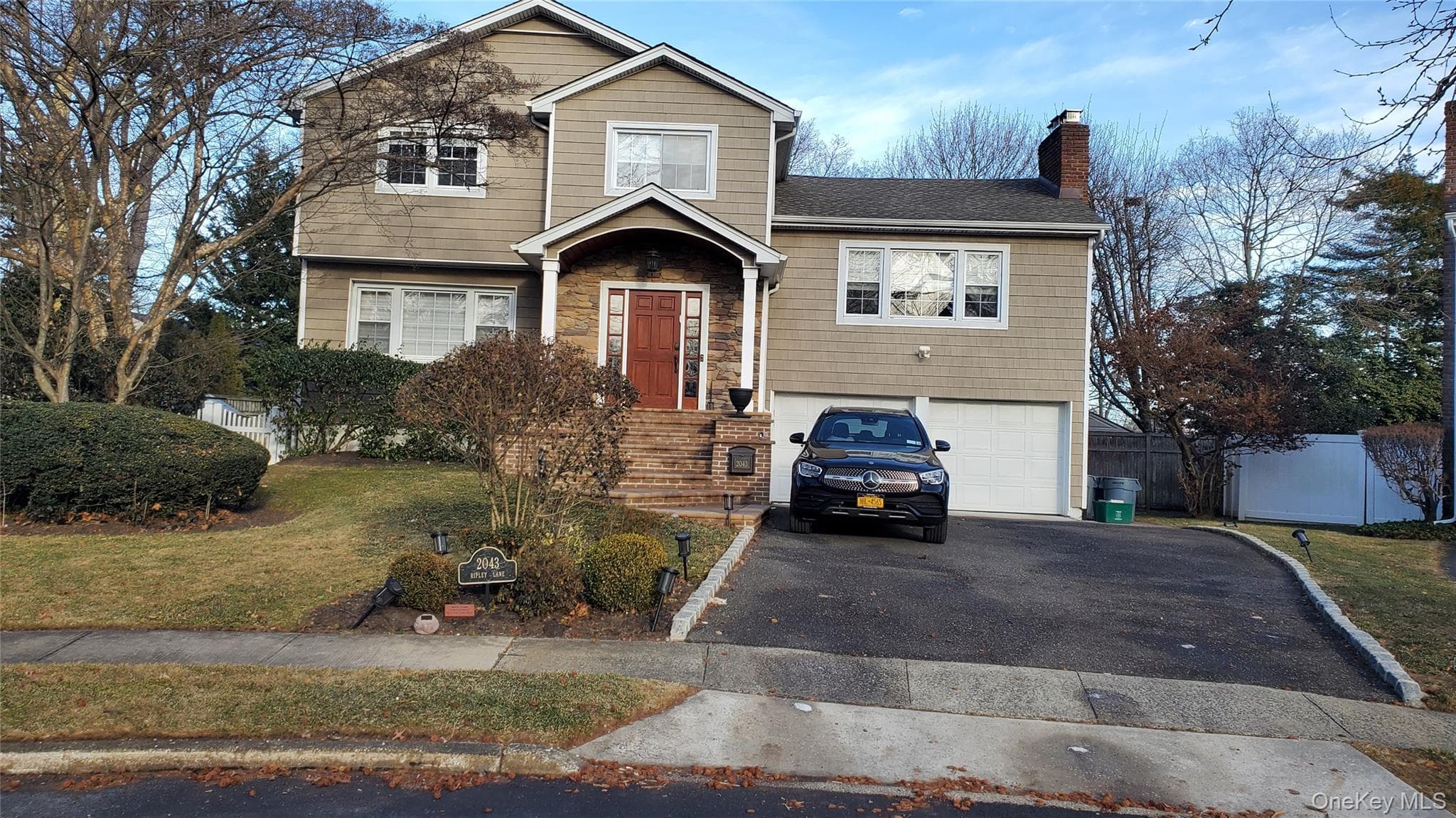 2043 Ripley Ln, Merrick