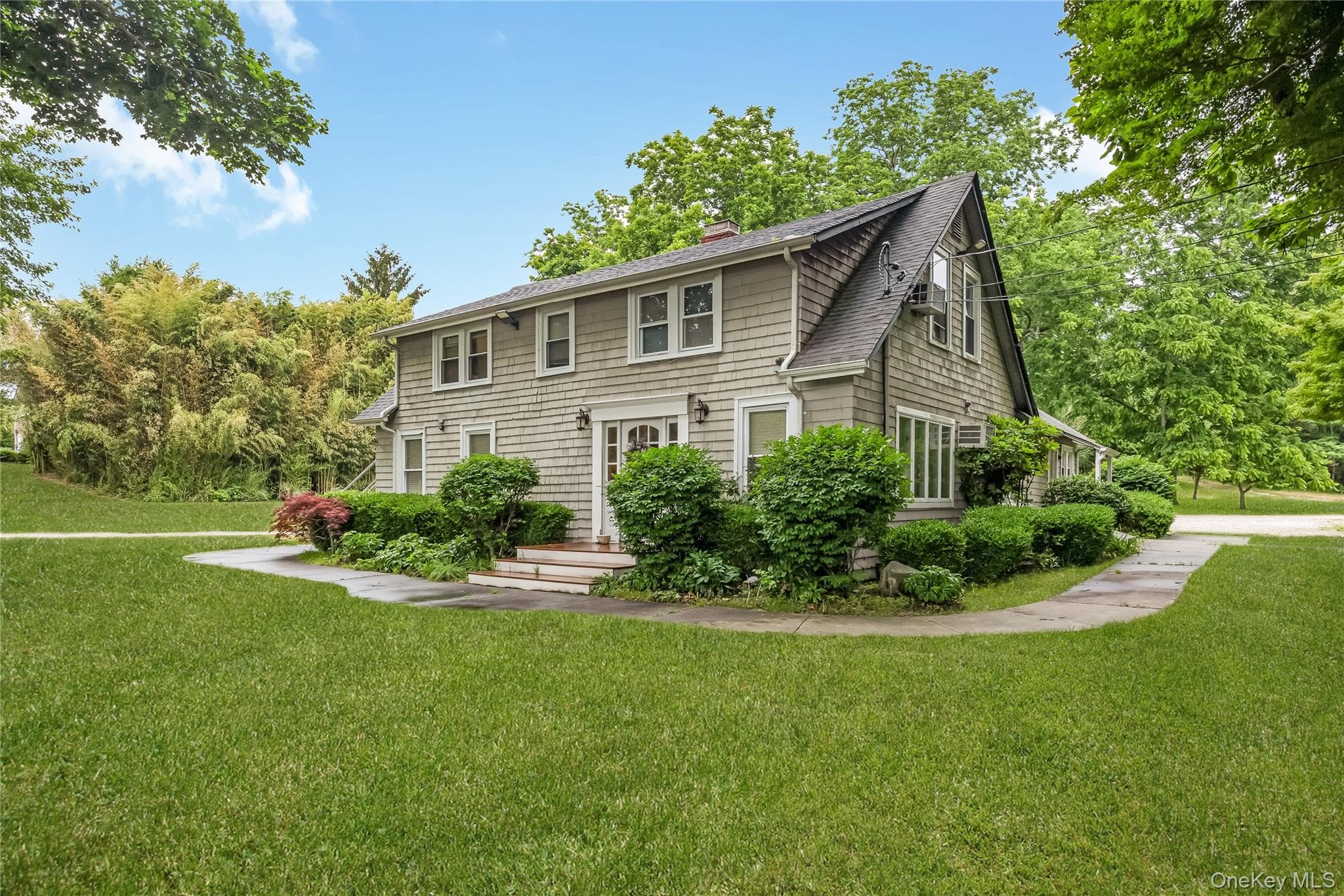 645 Middle Country Road photo 1