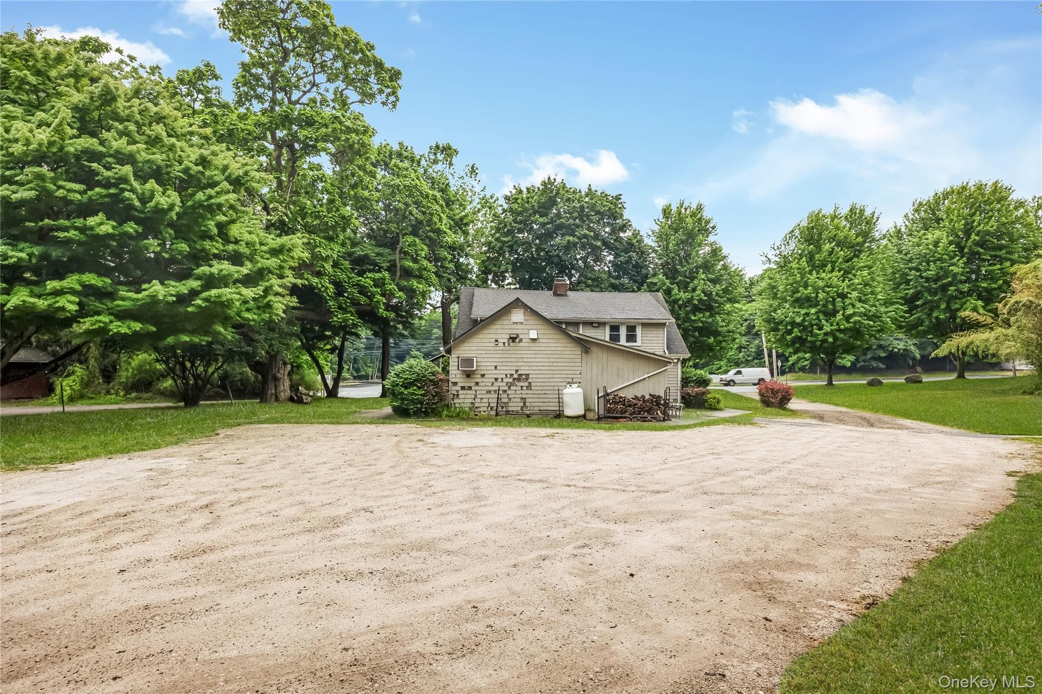645 Middle Country Road thumbnail 28