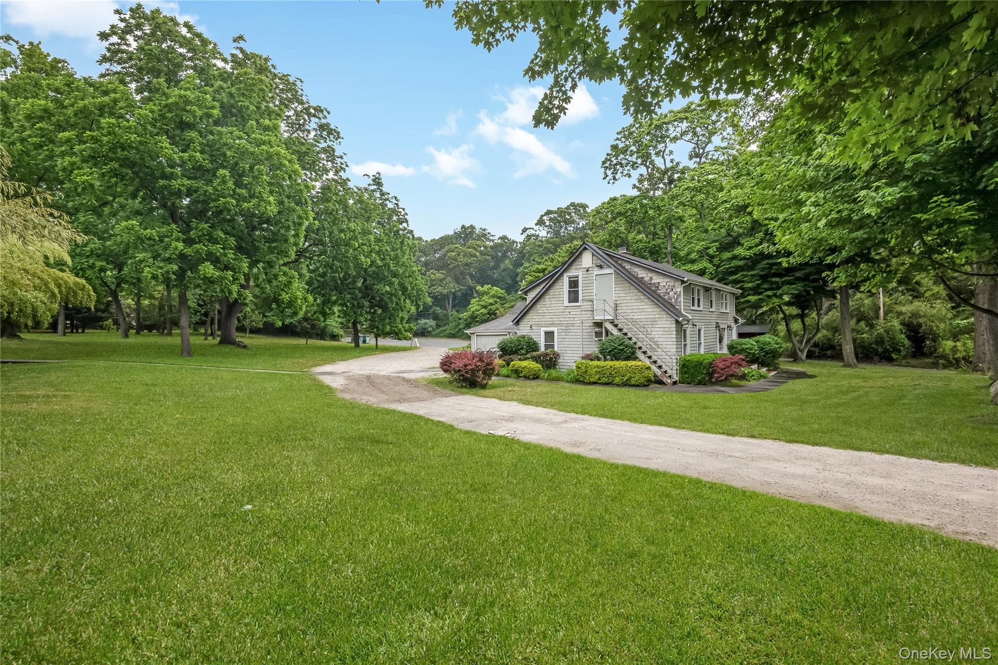 645 Middle Country Road thumbnail 4