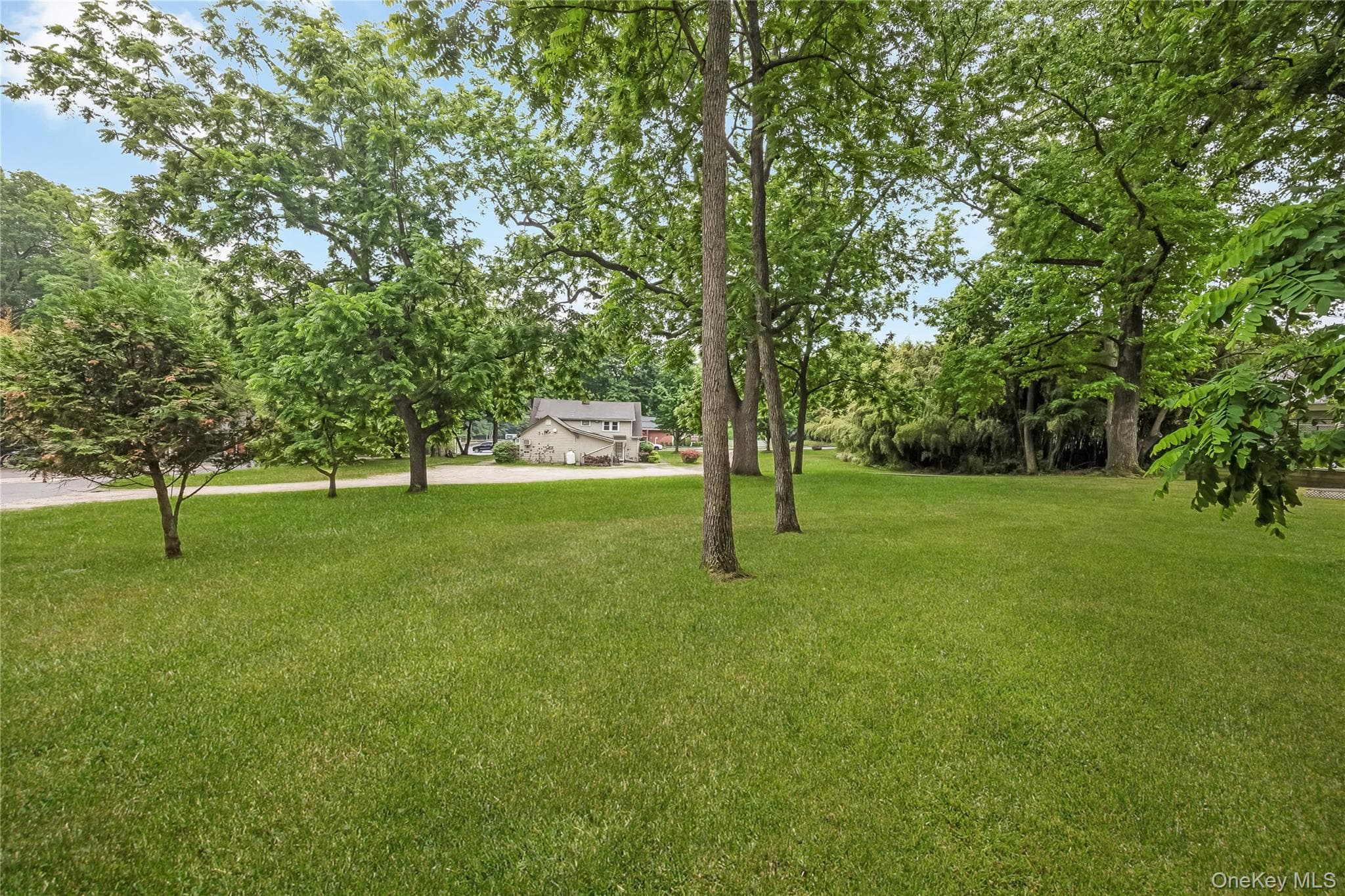 645 Middle Country Road thumbnail 29