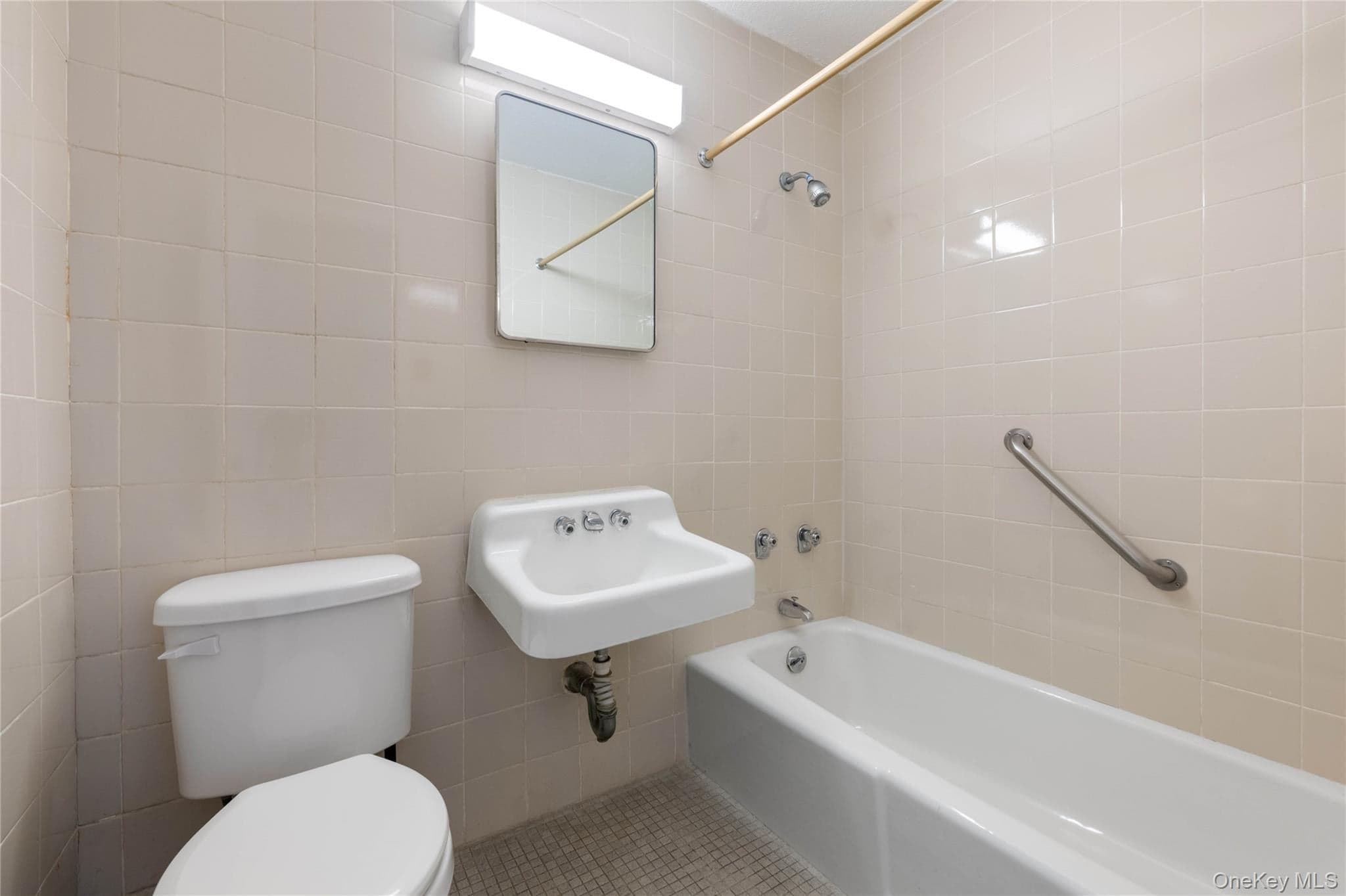 2550 Olinville Avenue Unit: 7E thumbnail 4