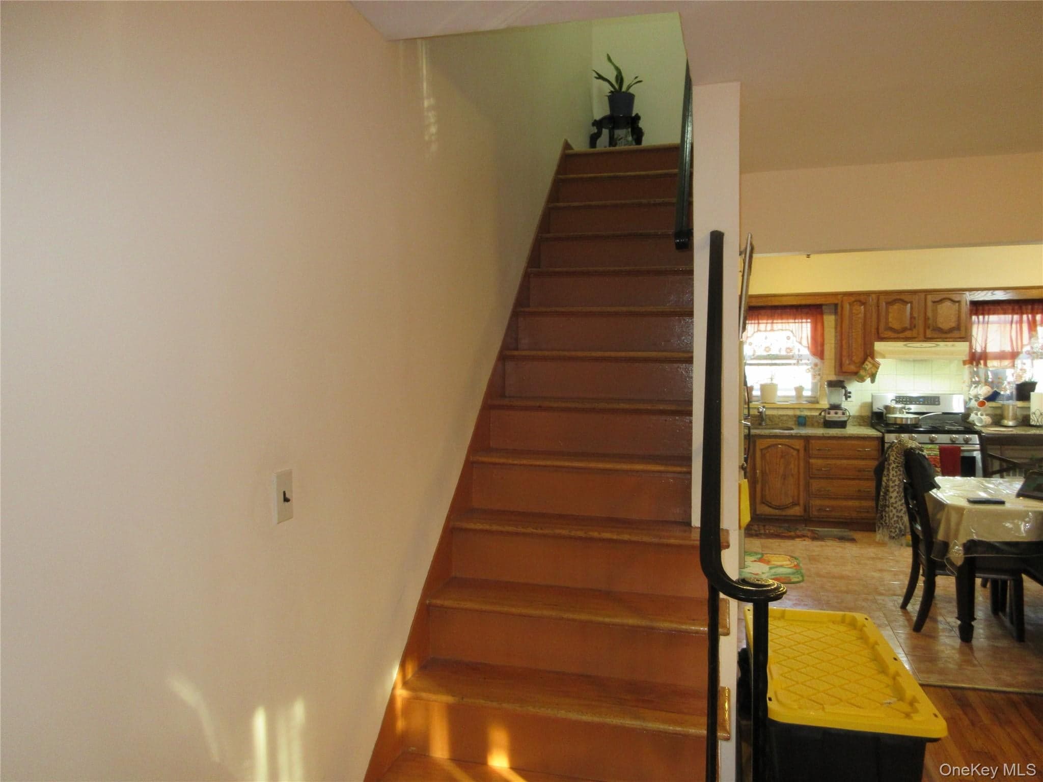 3228 Tenbroeck Avenue thumbnail 5