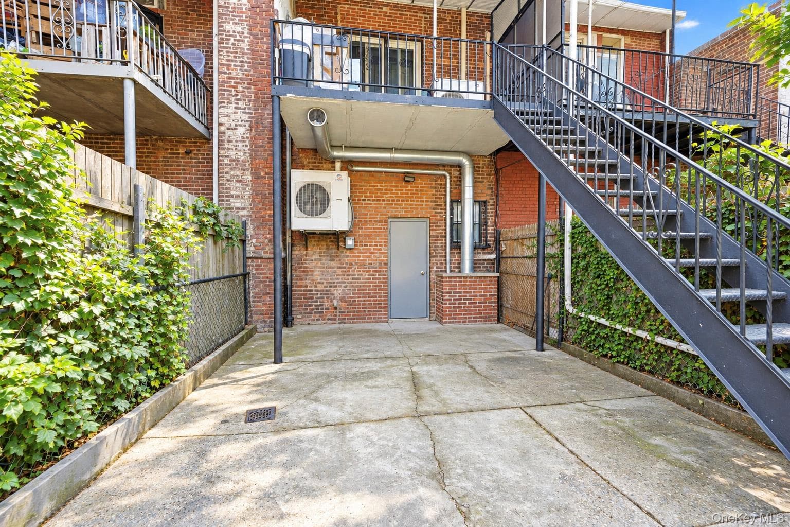 1855 Gleason Avenue thumbnail 16